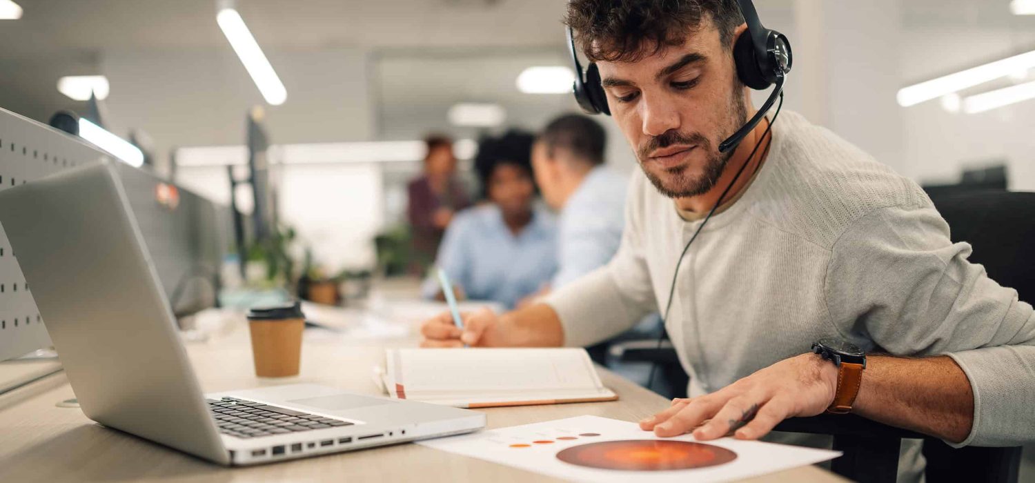 a-virtual-assistant-is-analyzing-data-for-customer-2024-01-19-18-48-34-utc-min